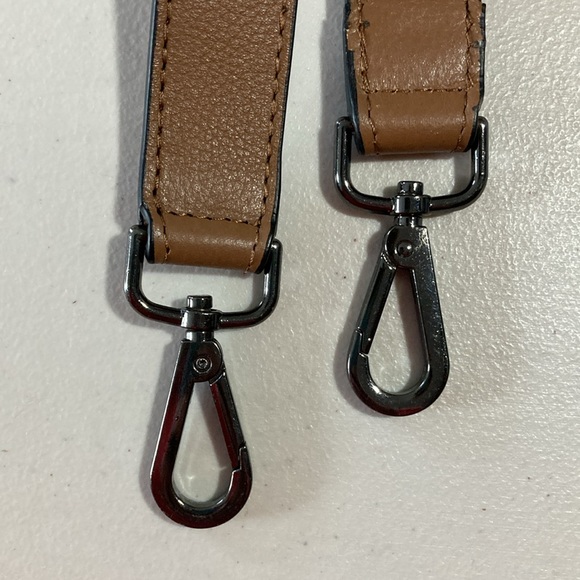 Brown buckle carry on strap. - Picture 4 of 8